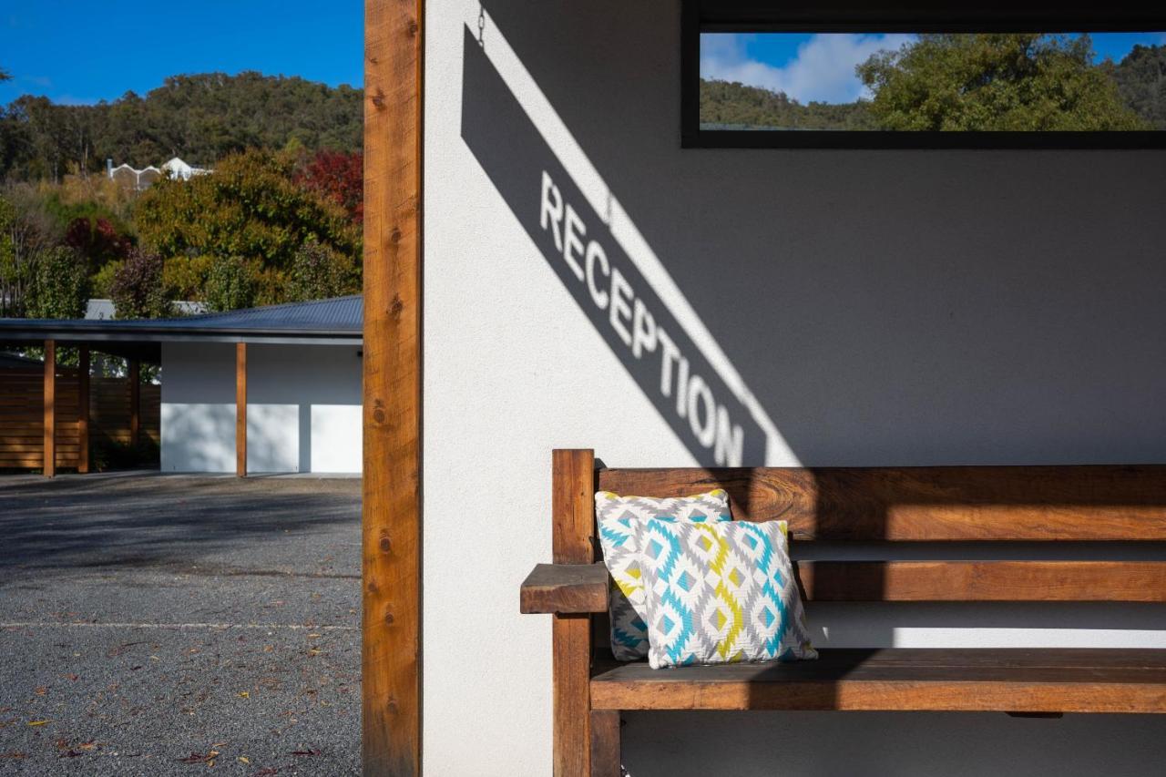 Bright Colonial Motel Exterior photo