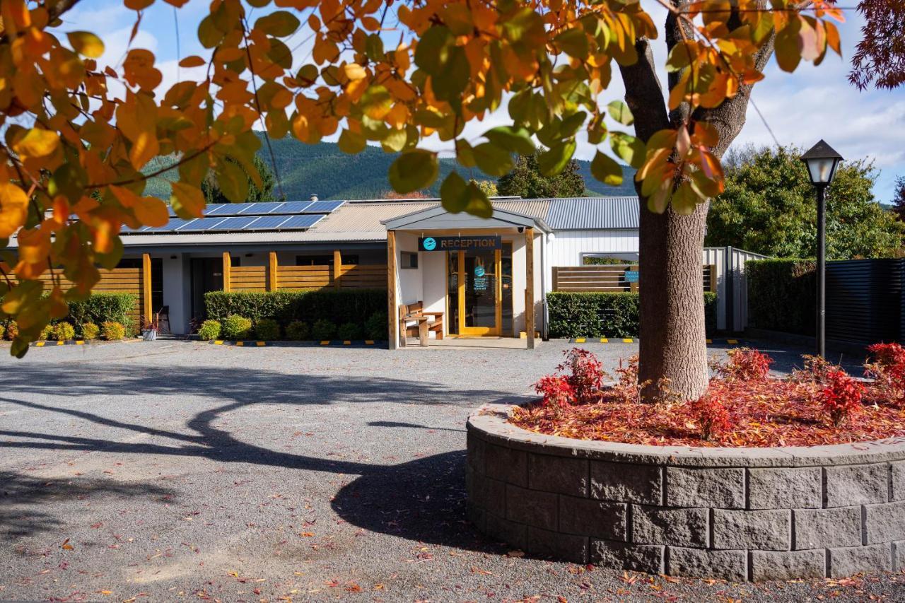 Bright Colonial Motel Exterior photo